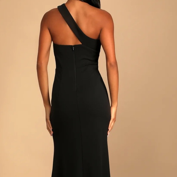 Women’s formal black gown. Size large. New with tags - Picture 2 of 3